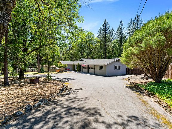 3rd image of 370 Horseshoe Dr