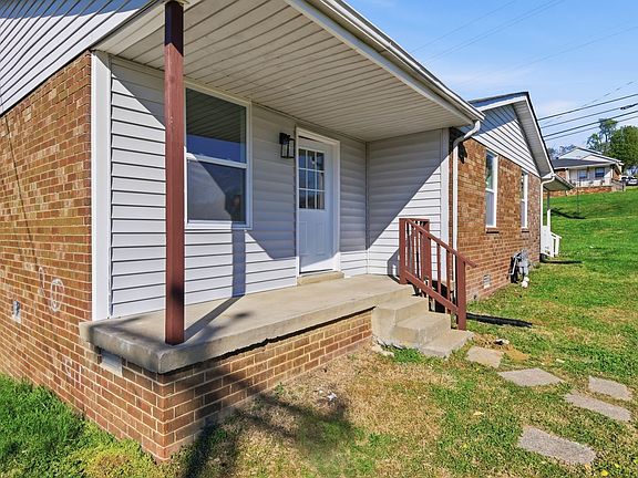 4th image of 1302 Bellshire Terrace Dr