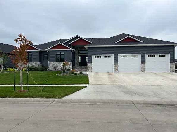 2725 Rivers Bend Dr E, West Fargo, ND 58078