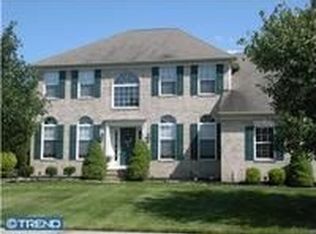 33 Parry Dr, Hainesport, NJ 08036