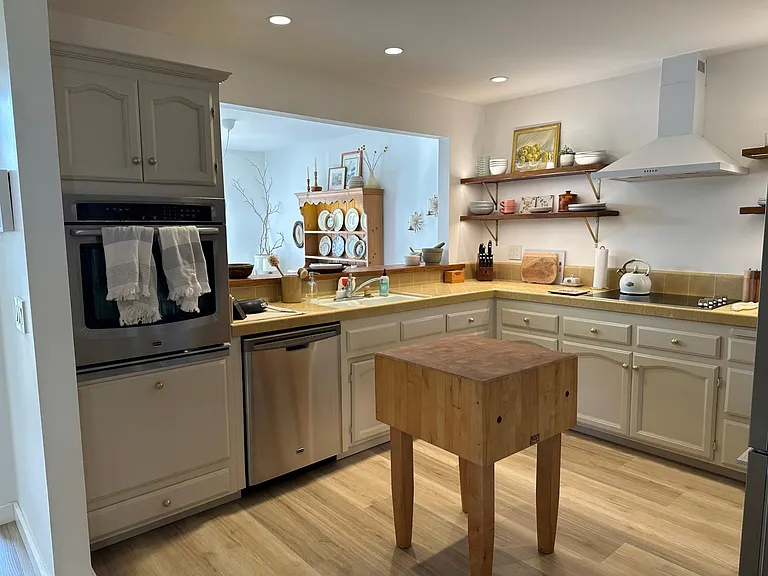 4587 Foxenwood Ln — Photo 10