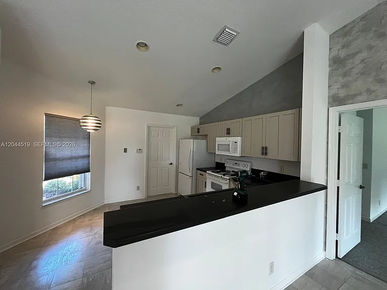 547 High Hawk Cir — Photo 10
