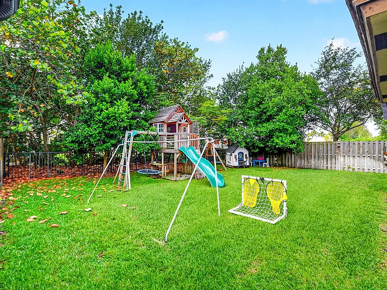 9062 Gulf Cove Dr — Photo 56