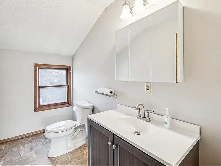 220 B St — Photo 21