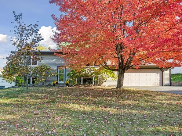 9581 Yorkshire Ln, Eden Prairie, MN 55347