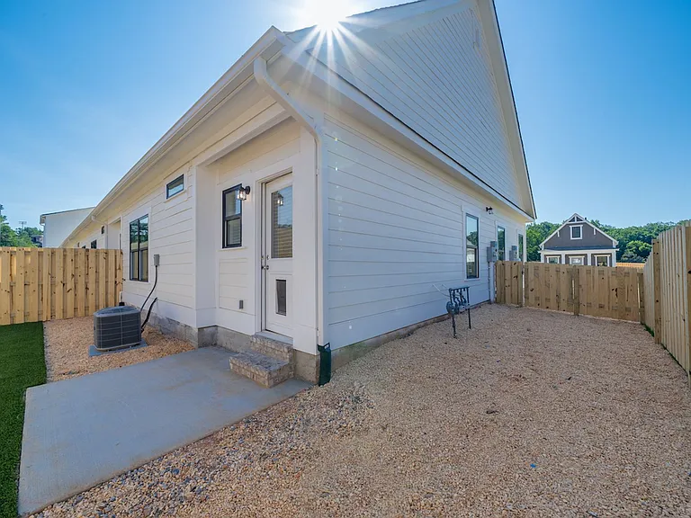 4134 Prentice St — Photo 22