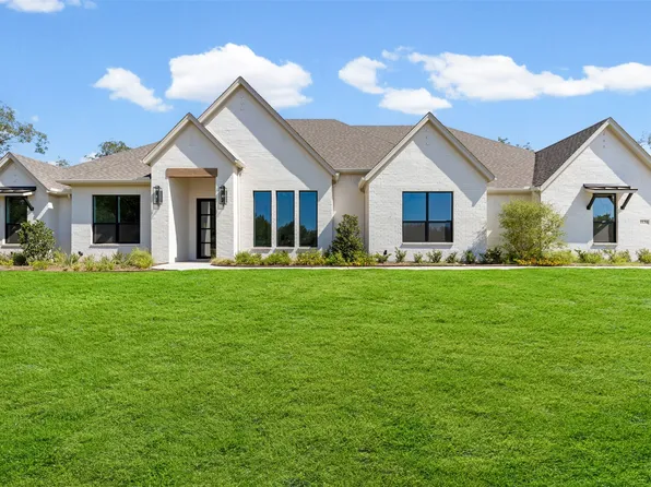 1130 E Landings N, Granbury, TX 76049