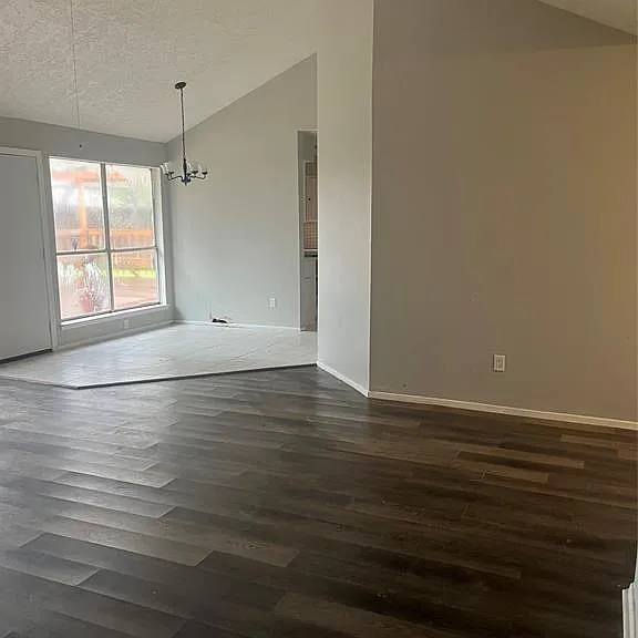 21006 Bridgeview Cir — Photo 4