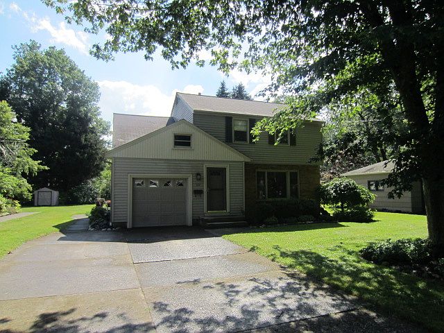 1st image of 122 Lenora Dr