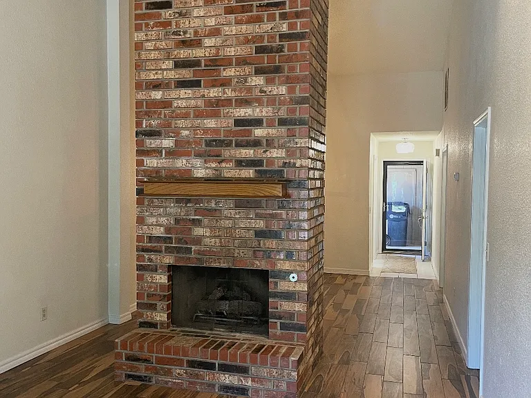 4764 Hemlock Cir — Photo 5