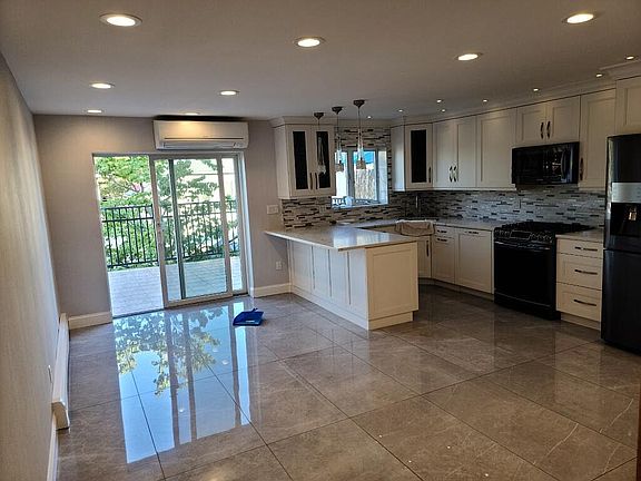 4th image of 2605 E 63rd St