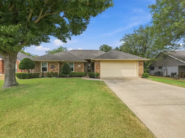 120 Country Dr, Waxahachie, TX 75165