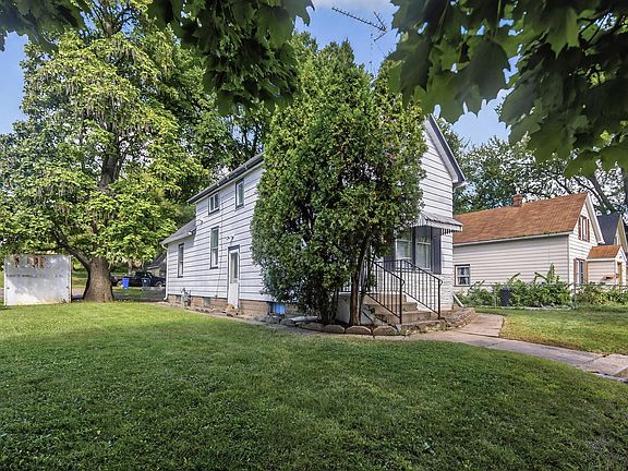 2nd image of 1323 4th St E