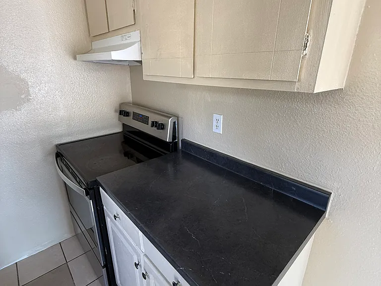 3114 Coffee Rd — Photo 7