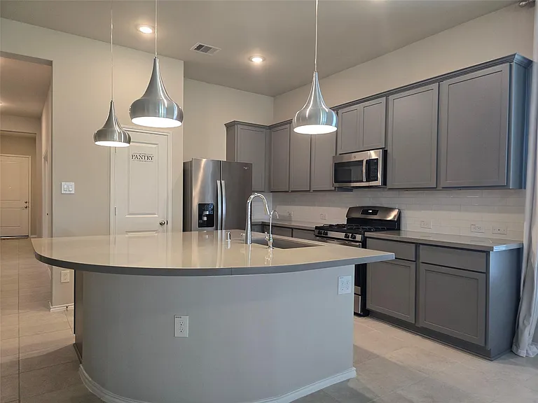 8711 Fox Trail Dr — Photo 7