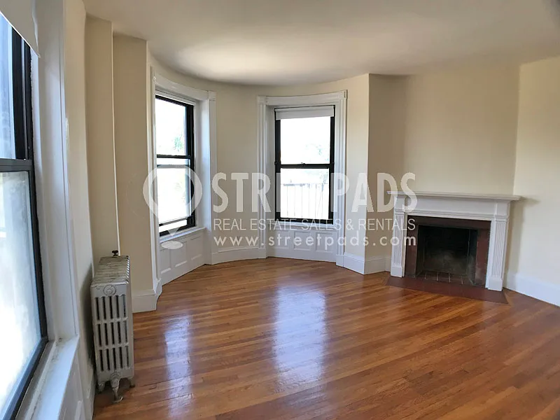504 Beacon St — Photo 2