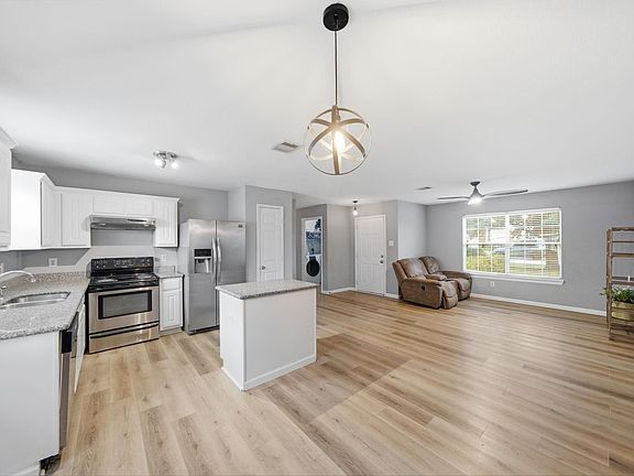3rd image of 6834 Rambling Brook Ln
