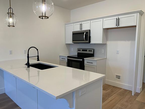 3rd image of 2616 SW Livingston Sq