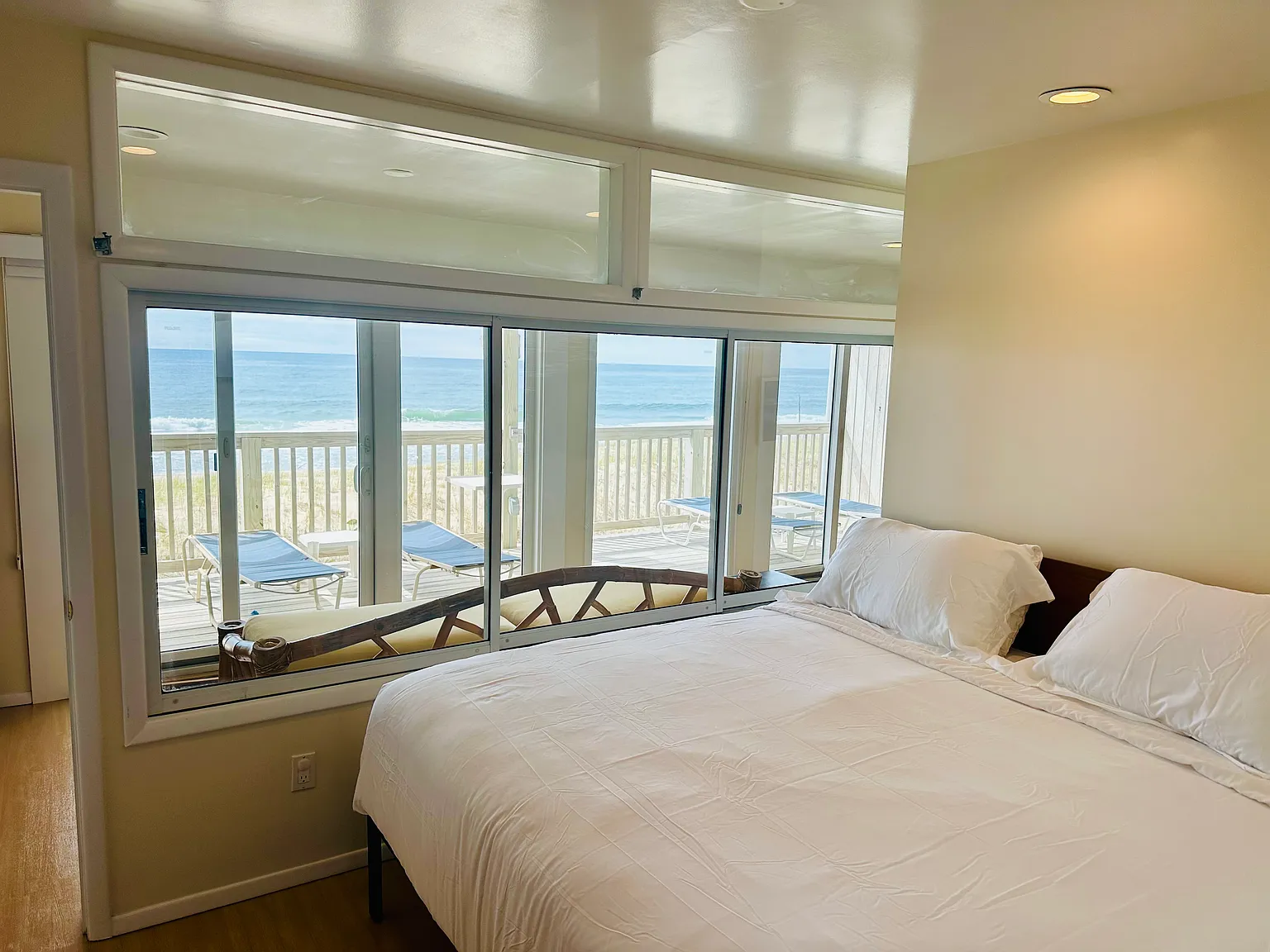 Oceanfront 1 Bedroom 2 Bath Condo, short term availability — Photo 2