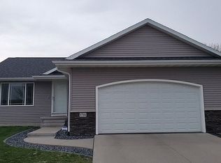 5708 Ruhd St SW, Cedar Rapids, IA 52404