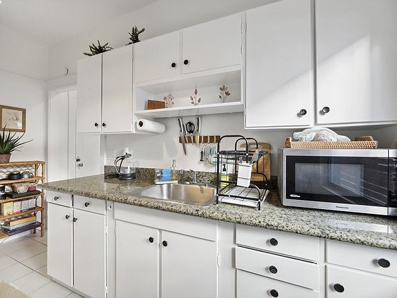 3rd image of 6024 Chabot Rd APT 2