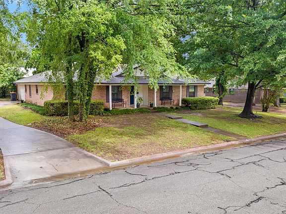 2nd image of 605 32nd St SE