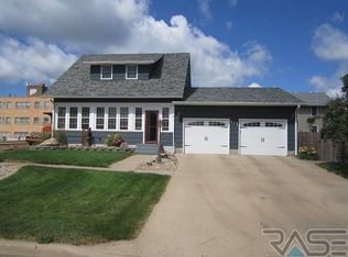 317 N Harth Ave, Madison, SD 57042