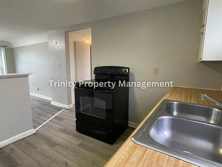 106 1/2 Burton Ave #B — Photo 4