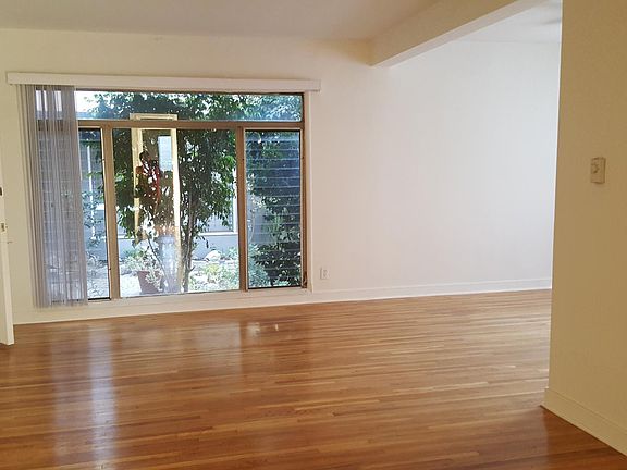 4th image of 742 S Plymouth Blvd APT 1