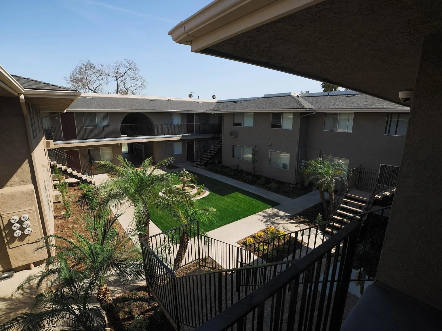 Renaissance Apartments — Photo 4