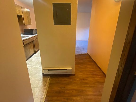 5th image of 2421 20th Ave S #104
