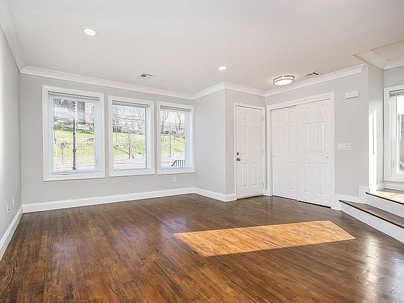 4th image of 238 Glen St