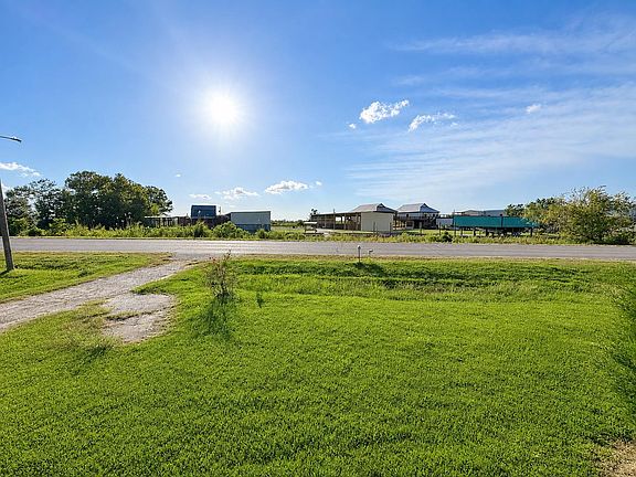3rd image of 2047 Bayou Dularge Rd