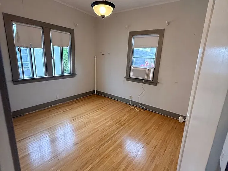 1143 N Commonwealth Ave — Photo 28