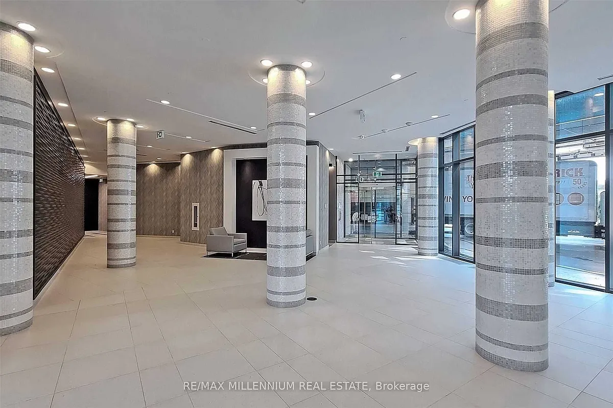 Building Photo - 49 E Liberty St #2702