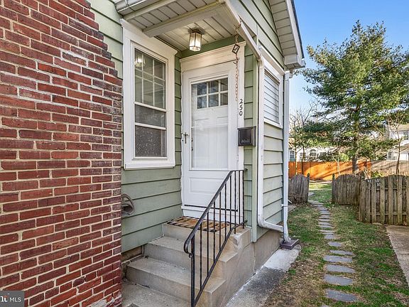 3rd image of 252 Rhoads Ave