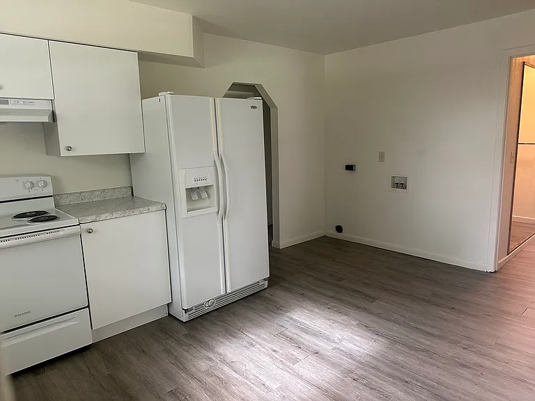 540 N Diamond Blvd — Photo 11