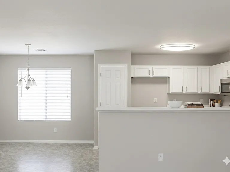 2376 W Silver Creek Ln — Photo 4