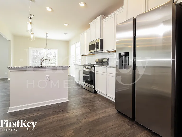 302 Ashborne Ln — Photo 6