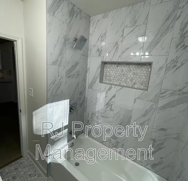 929 Birch St — Photo 10