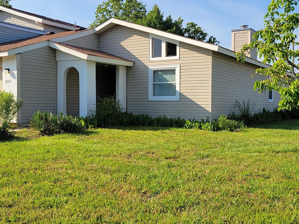 1st image of 3224 Barrington Dr