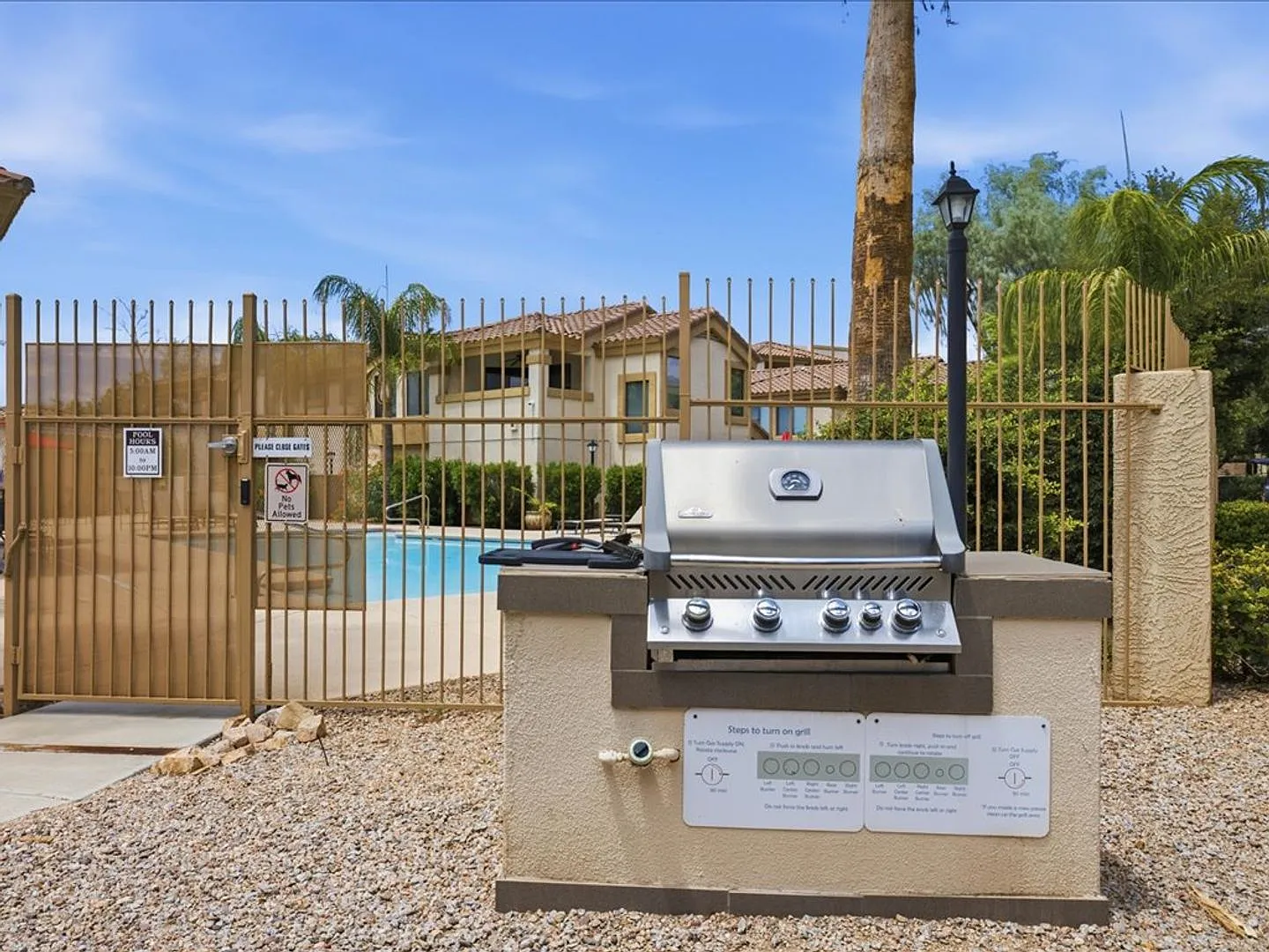 Charming 1 Bed / 1 Bath with Resort-Style Amenities! — Photo 3