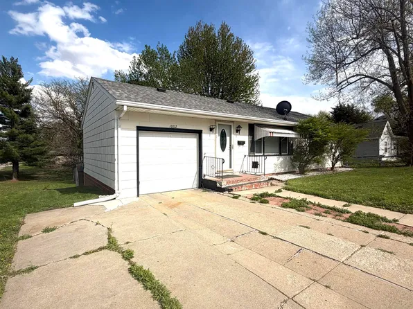 1002 S Main St, Madison, NE 68748