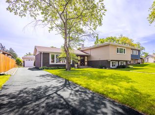 431 N Lancers Dr, Addison, IL 60101