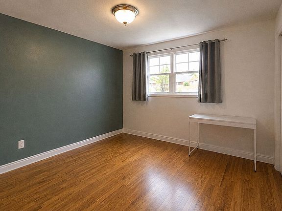 5th image of 2042 Summit Ave NW