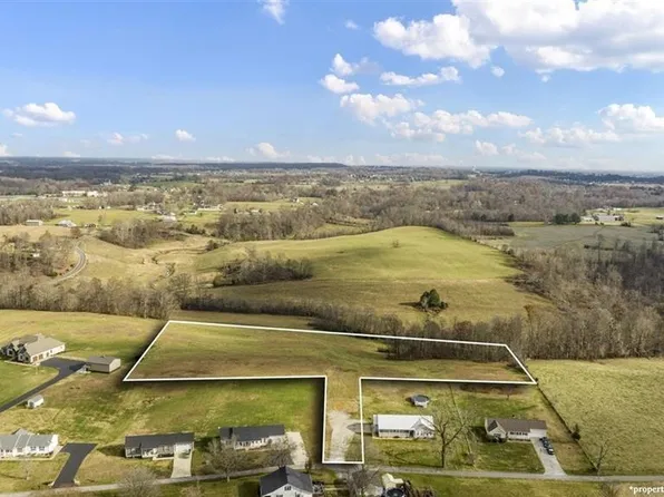 2 Tony Houchin Rd, Bowling Green, KY 42101