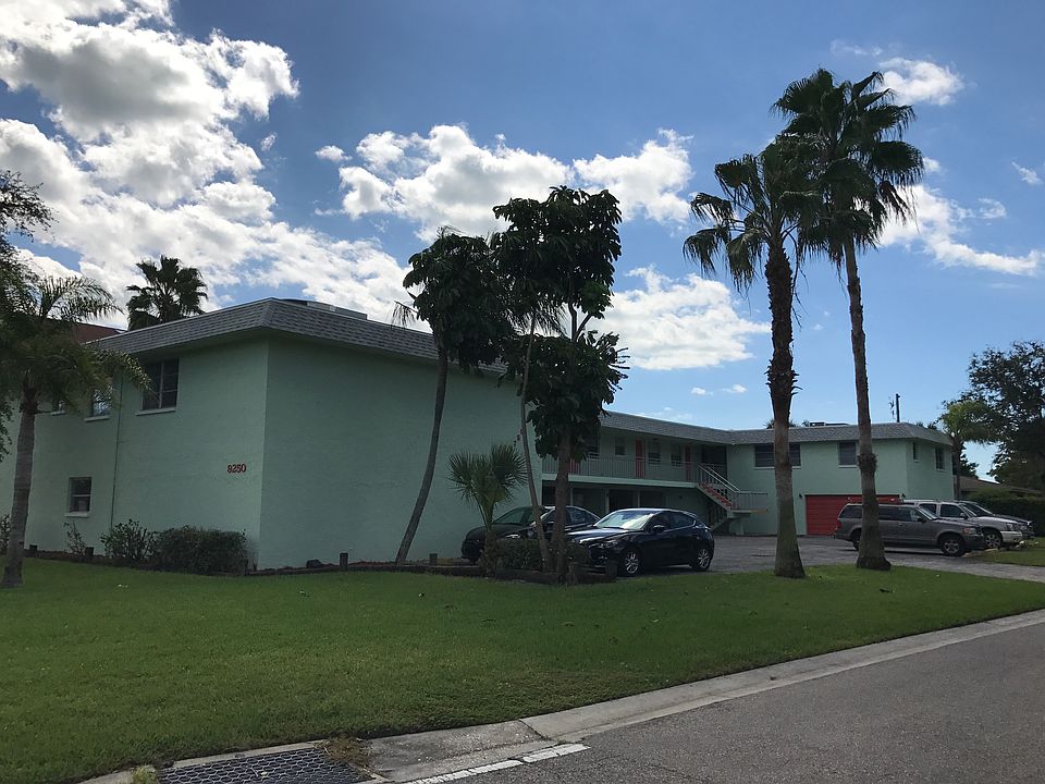 Well maintained building centrally located to shopping, ente