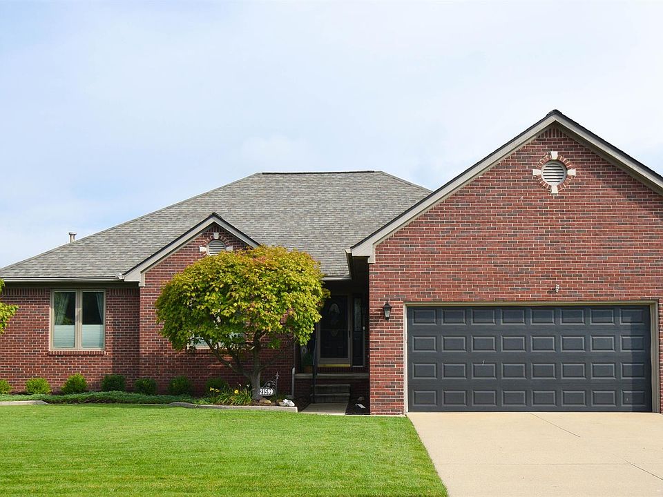 1st image of 21599 Marina Cir