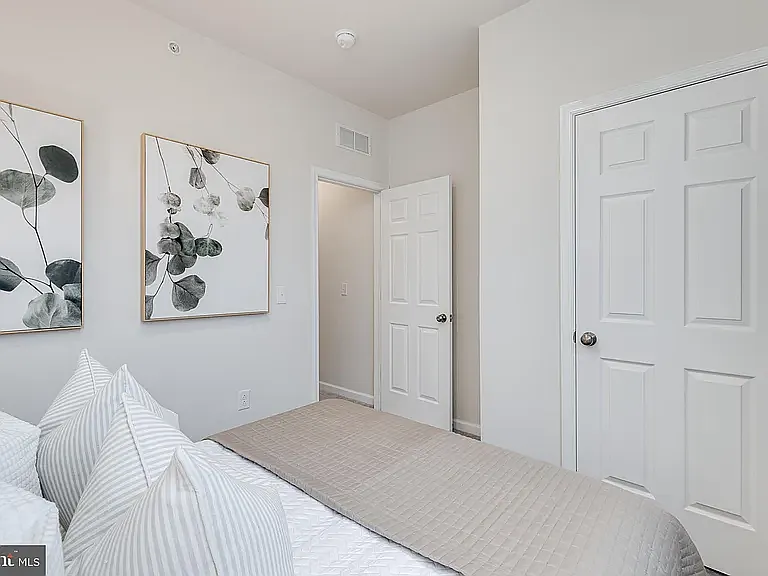2224 Greenwich St — Photo 13