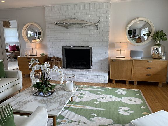 4th image of 21 Quaquanantuck Ln